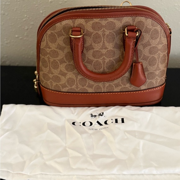 Coach Revel Bag in Signature Canvas - Picture 3 of 8